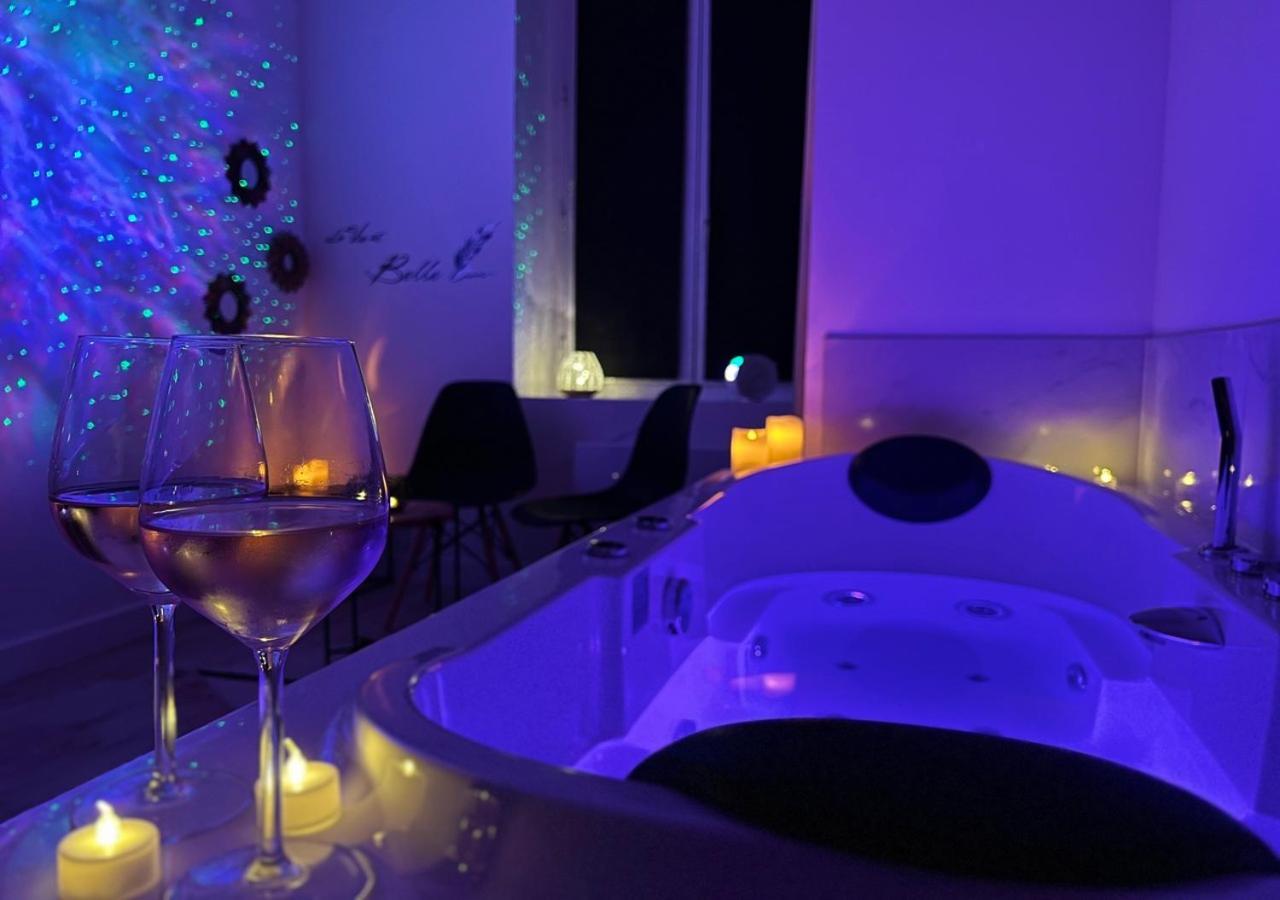 Cinema & Jacuzzi Aux Etoiles - Casabianca Suite Сент-Этьен Экстерьер фото